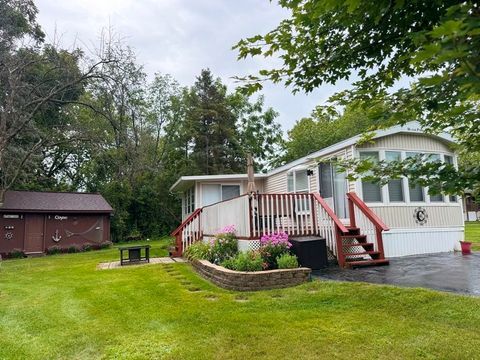 Photo of 413 Skyline Drive, Edgerton, WI 53534 (MLS # 2007708)